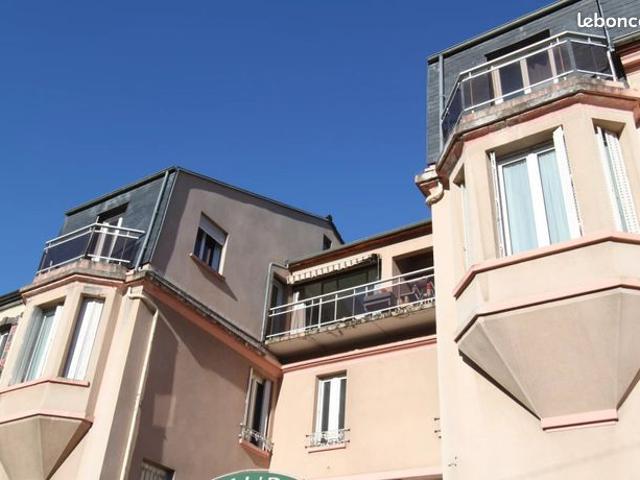 Maison 9 pièces 1000 m²