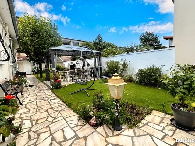Maison 9 pièces 158 m²