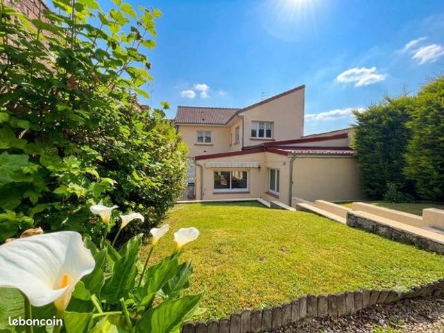Maison 9 pièces 150 m²