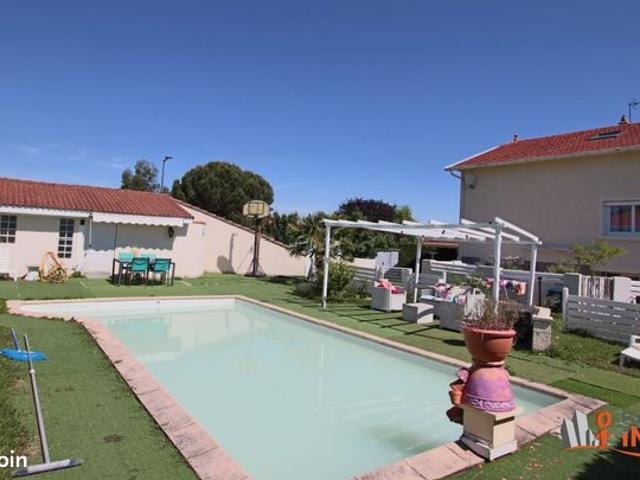 Maison 9 pièces 220 m²