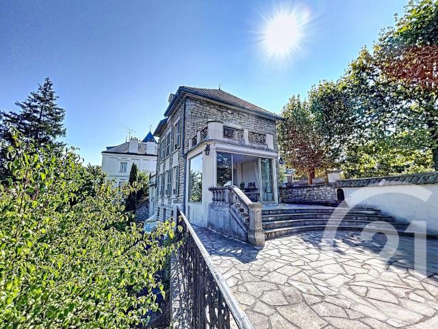Maison 9 pièces 150 m²