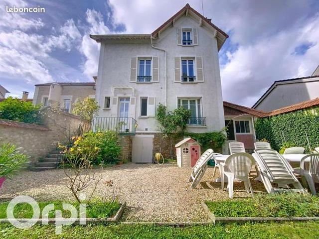 Maison 9 pièces 176 m²