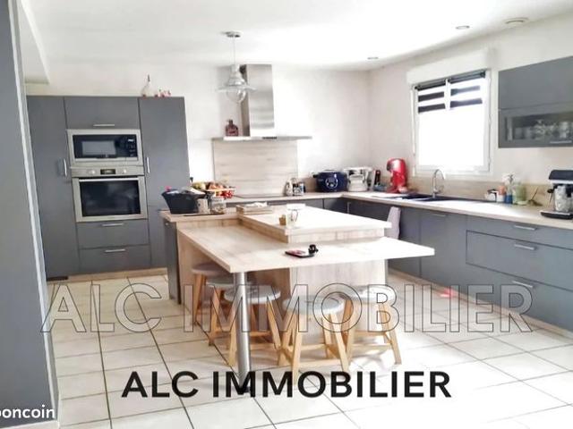 Maison 9 pièces 176 m²