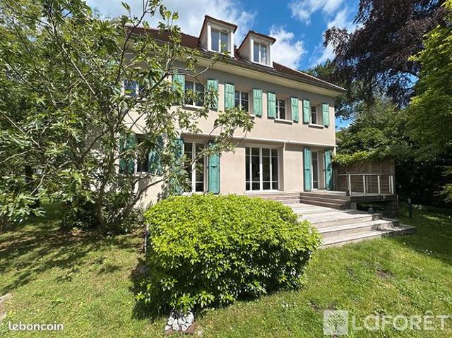 Maison 9 pièces 182 m²
