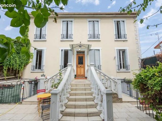 Maison 9 pièces 196 m²