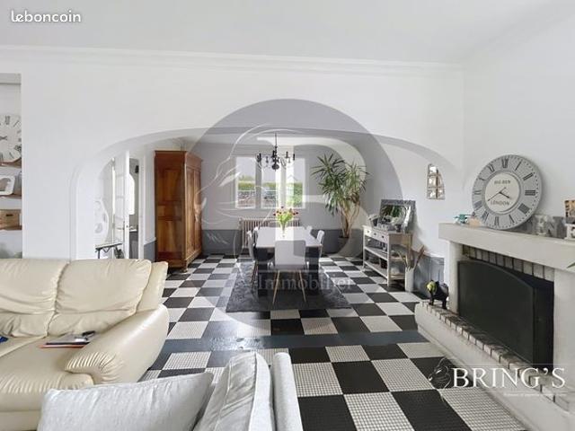 Maison 9 pièces 196 m²