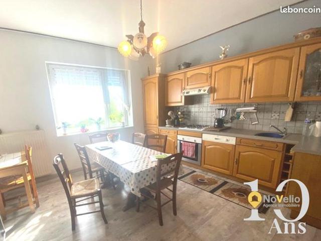 Maison 9 pièces 196 m²