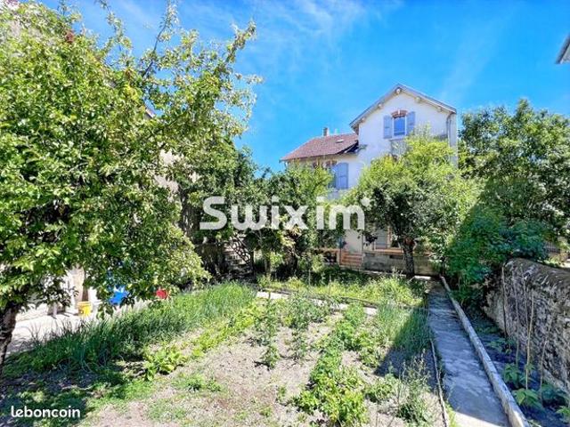 Maison 9 pièces 196 m²