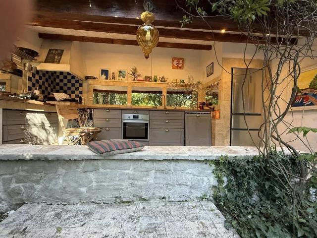Maison 9 pièces 441 m²