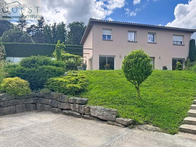Maison 9 pièces 198 m²