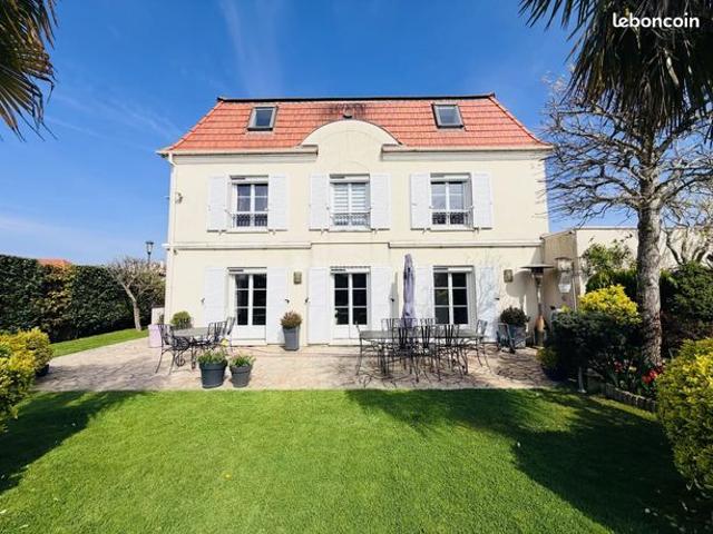 Maison 9 pièces 198 m²