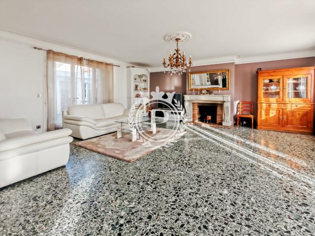 Maison 9 pièces 198 m²