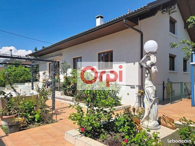 Maison 9 pièces 198 m²
