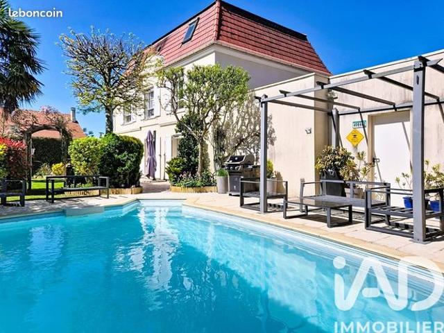 Maison 9 pièces 198 m²
