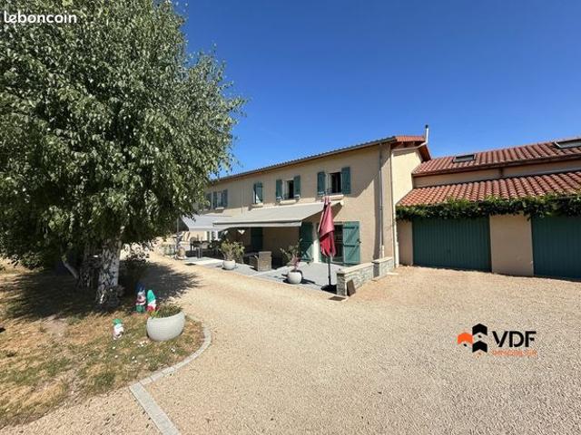 Maison 9 pièces 220 m²