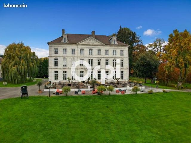 Maison 9 pièces 1 600 m²
