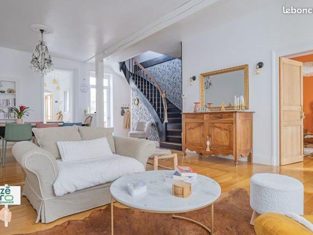 Maison 9 pièces 205 m²