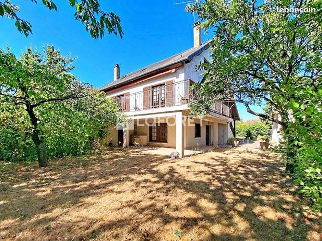Maison 9 pièces 205 m²