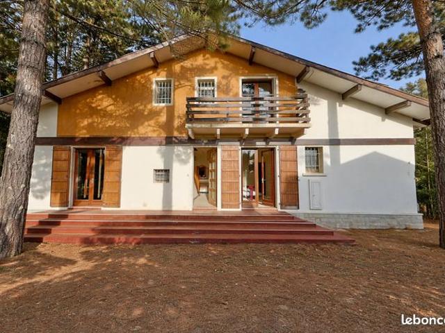Maison 9 pièces 208 m²