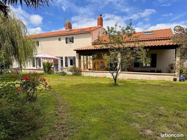 Maison 9 pièces 205 m²