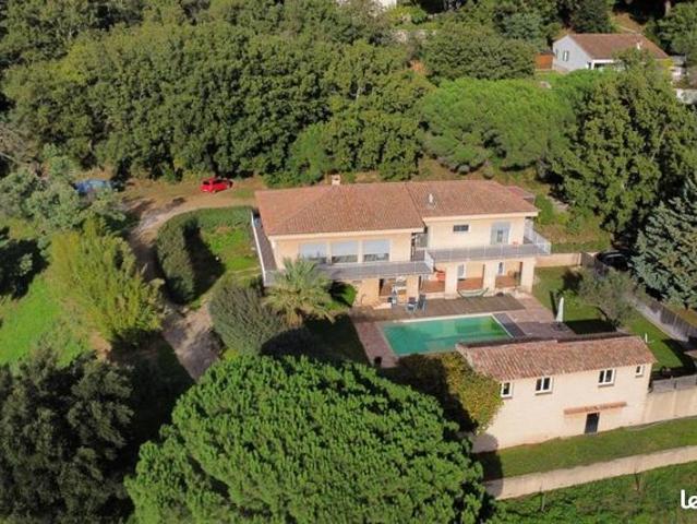 Maison 9 pièces 205 m²
