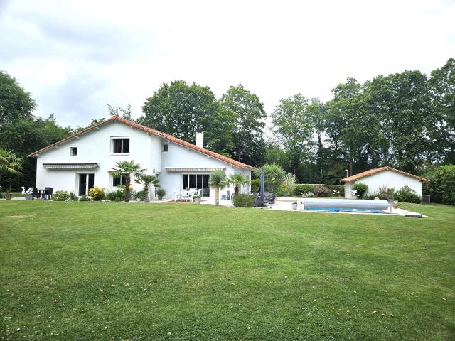 Maison 9 pièces 205 m²