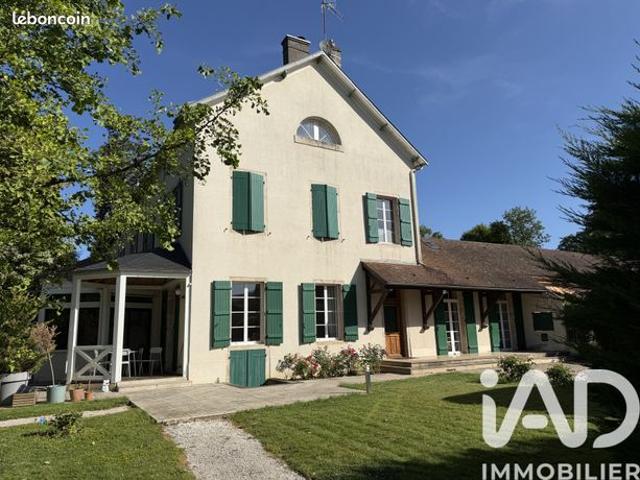Maison 9 pièces 205 m²
