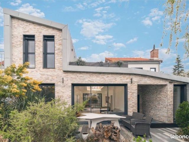 Maison 9 pièces 205 m²