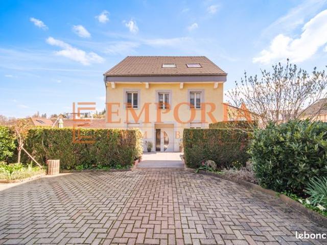 Maison 9 pièces 207 m²