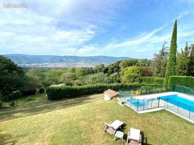 Maison 9 pièces 208 m²