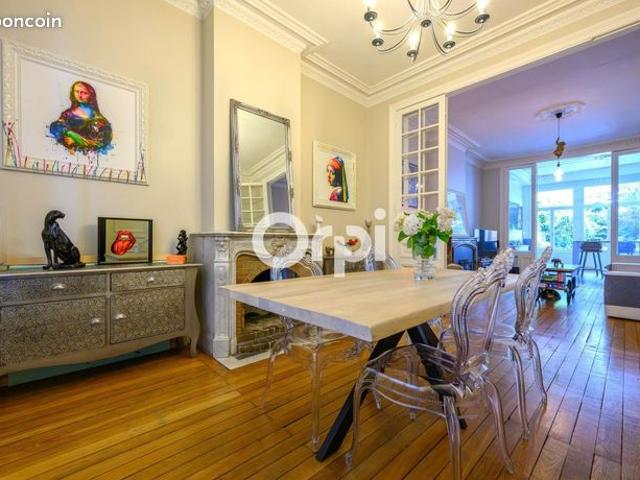 Maison 9 pièces 208 m²