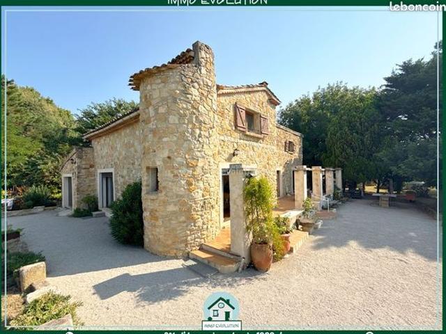 Maison 9 pièces 209 m²