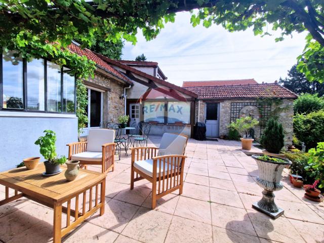 Maison 9 pièces 200 m2 LARDY COCHET