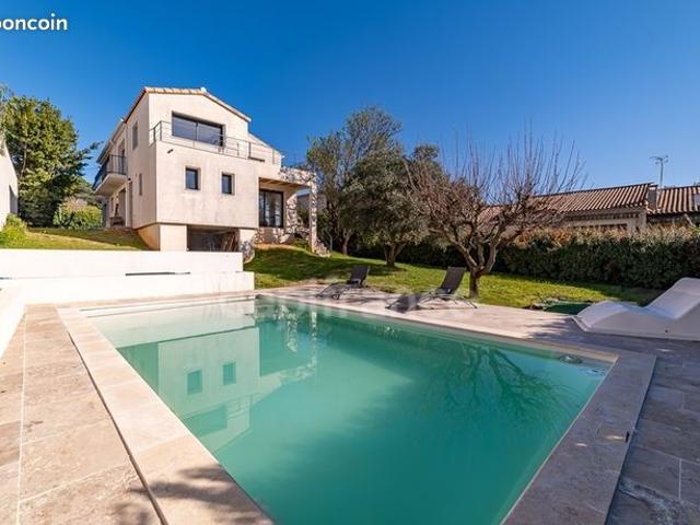 Maison 9 pièces 200 m²