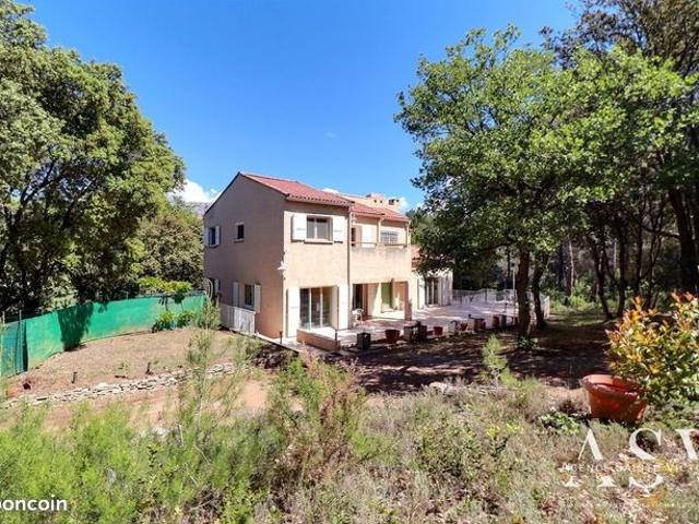 Maison 9 pièces 200 m²