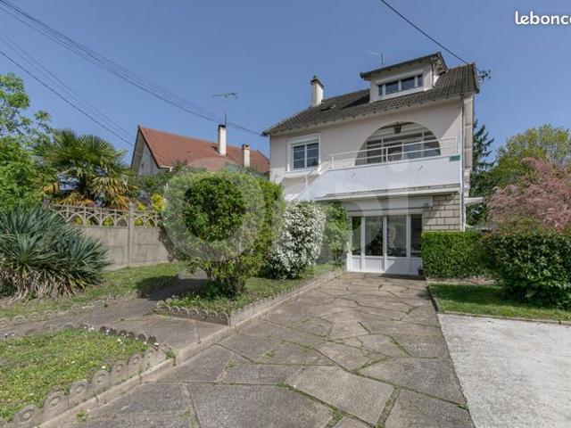 Maison 9 pièces 200 m²
