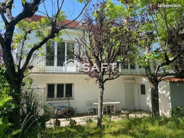 Maison 9 pièces 200 m²