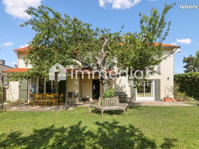 Maison 9 pièces 200 m²