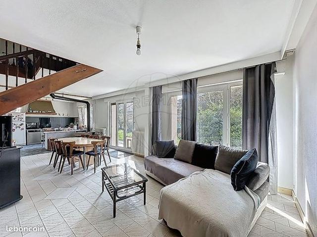 Maison 9 pièces 200 m²
