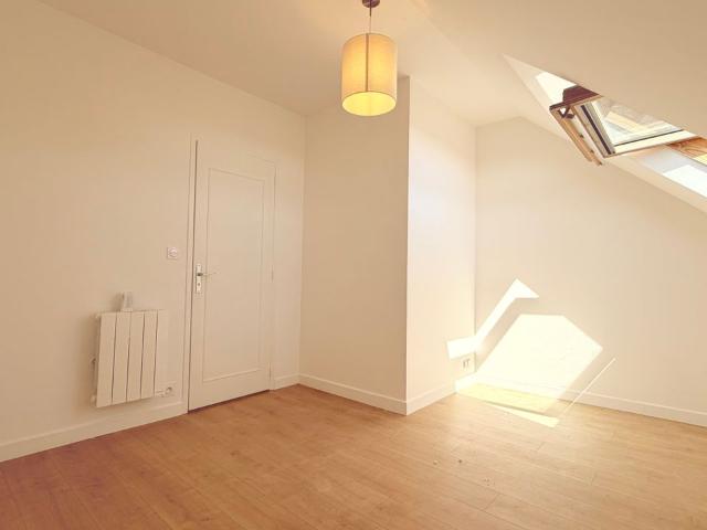 Maison 9 pièces, 200 m² à louer à Saint Denis de l'Hôtel 45550
