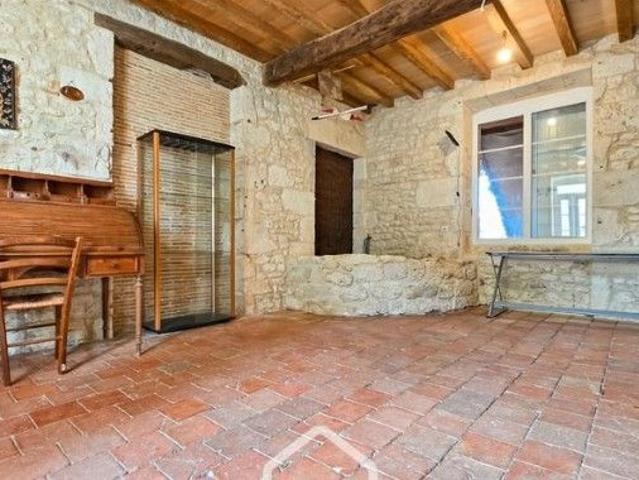 Maison 9 pièces, 200 m² à louer à Thénac 24240