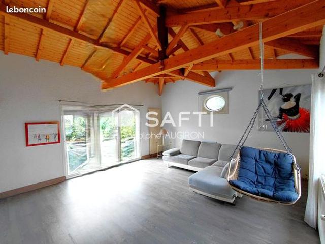 Maison 9 pièces 202 m²