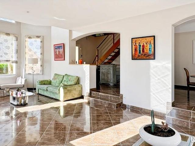 Maison 9 pièces 202 m²