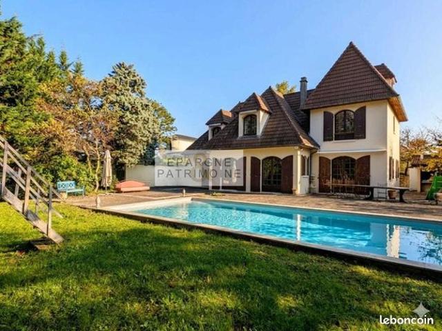 Maison 9 pièces 203 m²