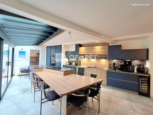 Maison 9 pièces 203 m²