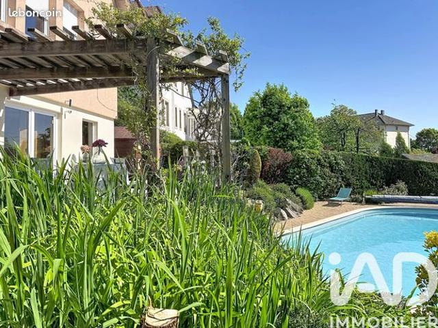 Maison 9 pièces 203 m²