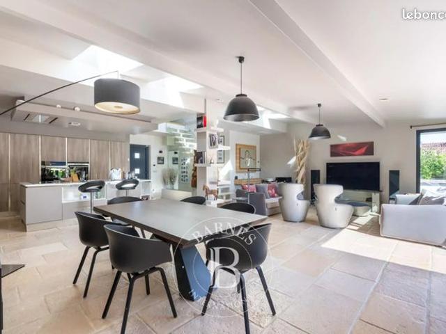 Maison 9 pièces 214 m²