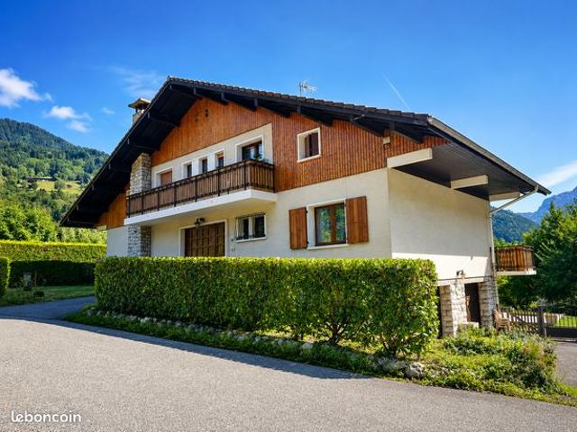 Maison 9 pièces 214 m²
