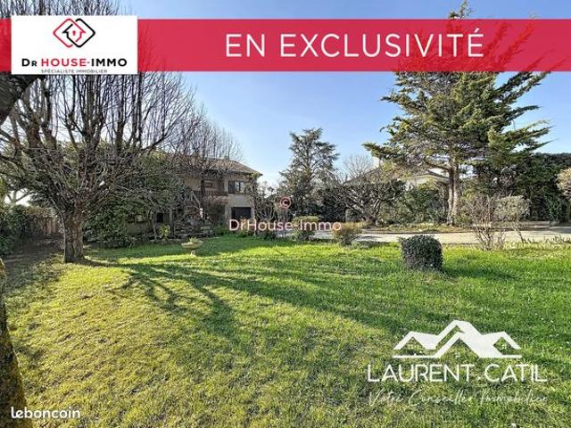 Maison 9 pièces 214 m²