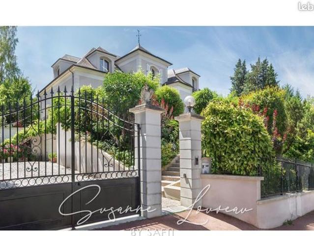 Maison 9 pièces 215 m²